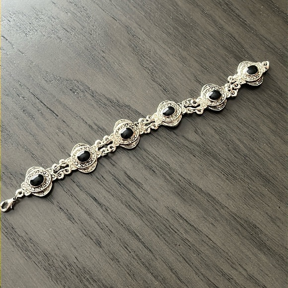 Gorgeous bracelet - Picture 2 of 4